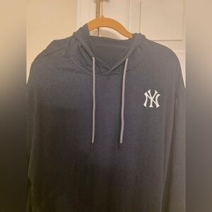 New York Yankees Lightweight Long Sleeve Pullover Hoodie SGA 9/9/25 XL